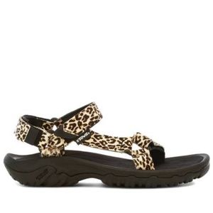 animal print tevas